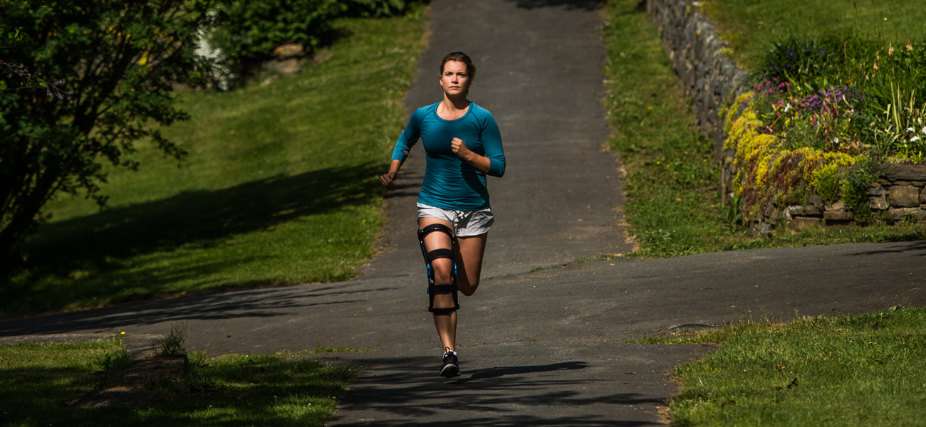 Runner in bionic knee brace