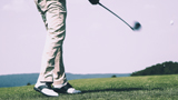 Golf player uses knee brace